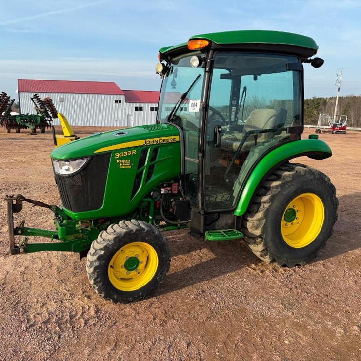 JOHN DEERE 3033R