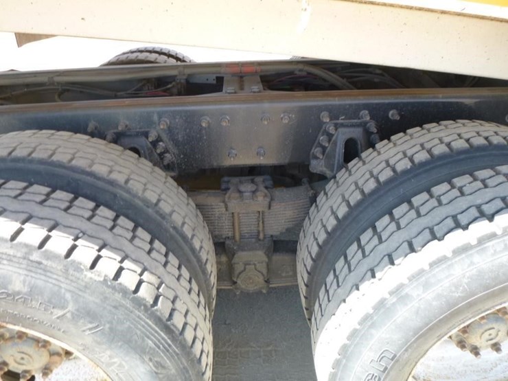 2009-international-7600-image-43