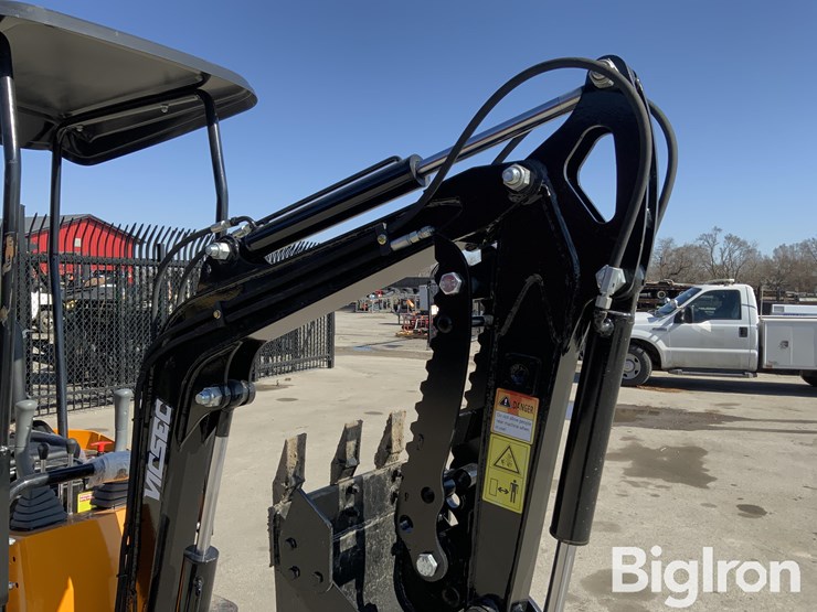 2025-massey-ferguson-730-image-13