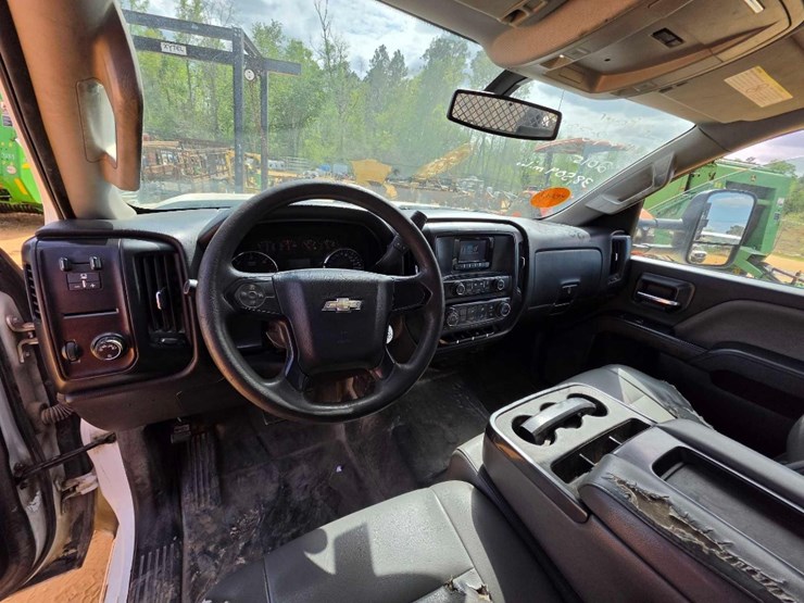 2015-chevrolet-silverado-3500-image-12