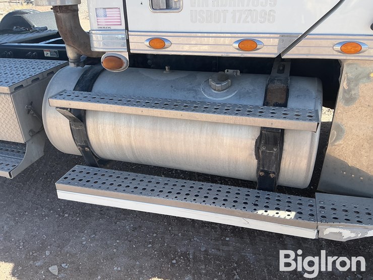 2017-freightliner-coronado-132-image-14