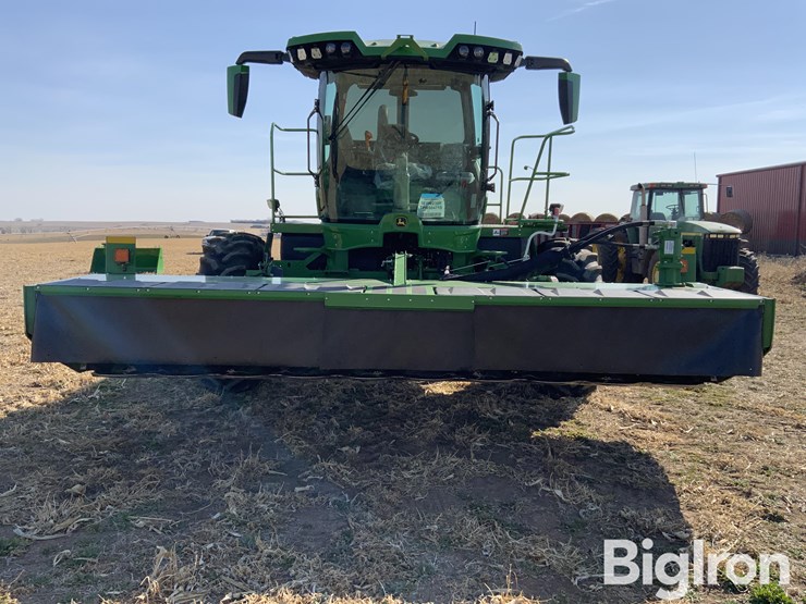 2023-john-deere-w235r-image-2