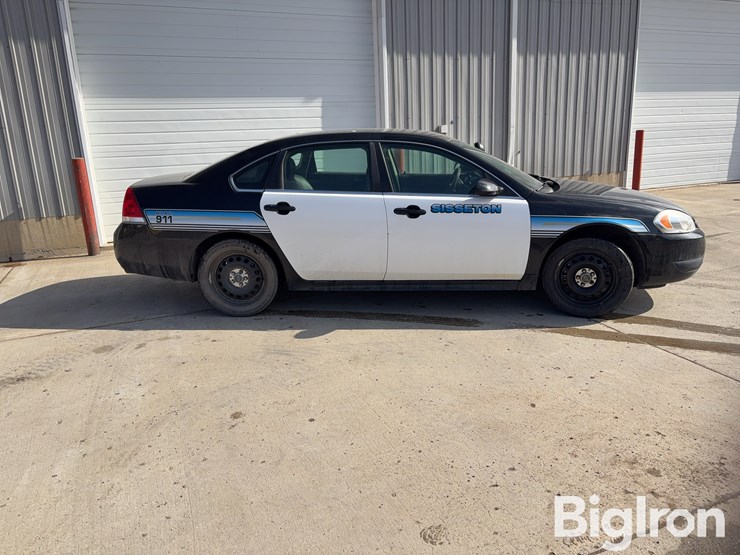 2013-chevrolet-impala-4-door-car-image-4