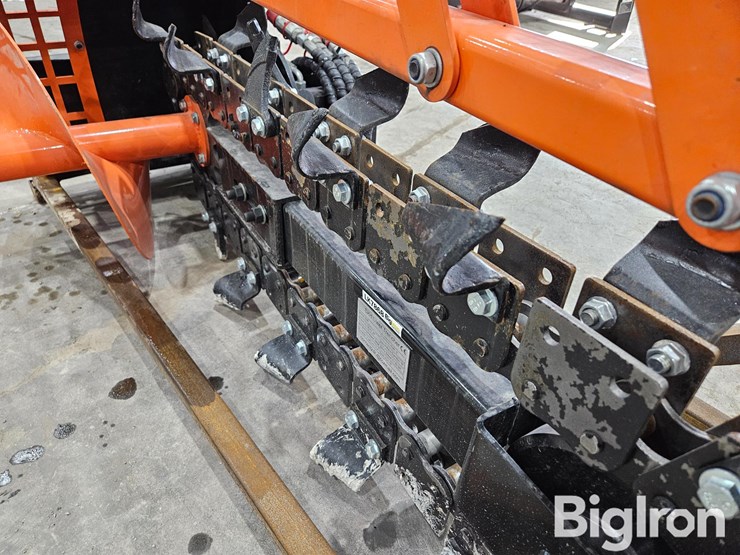 2025-massey-ferguson-730-image-13