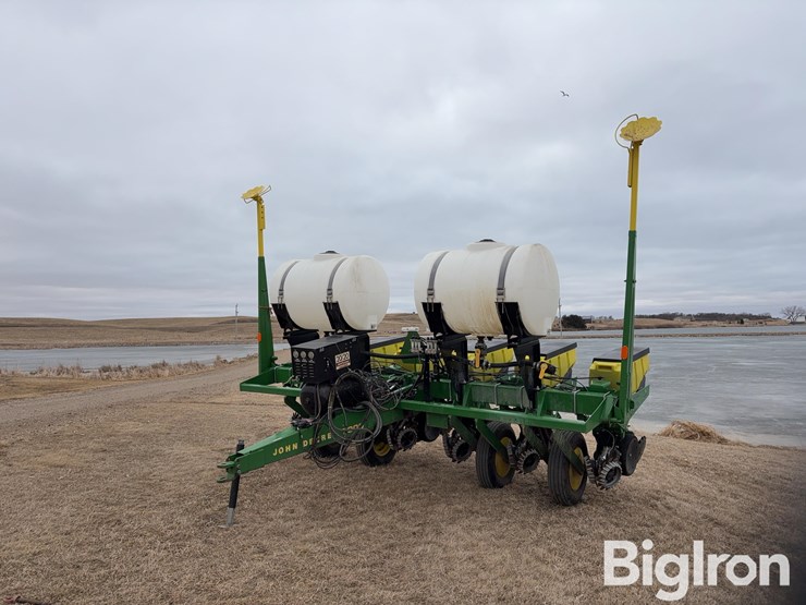 john-deere-7000-image-1