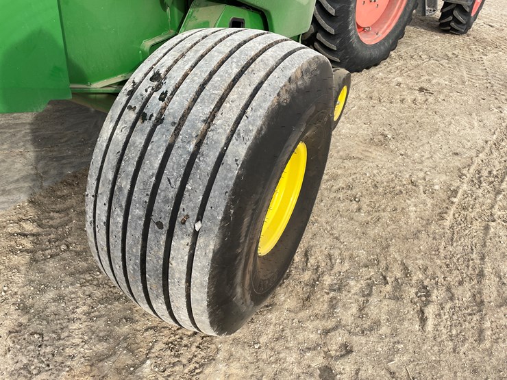 john-deere-560m-image-12