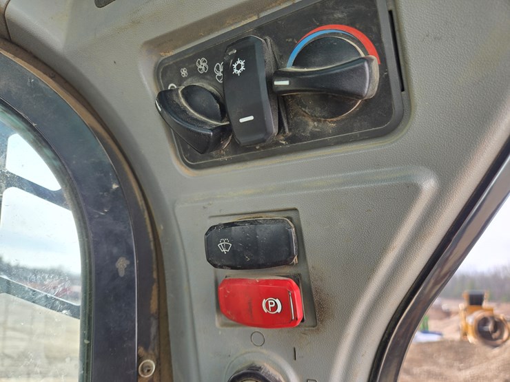 2019-caterpillar-259d3-image-42