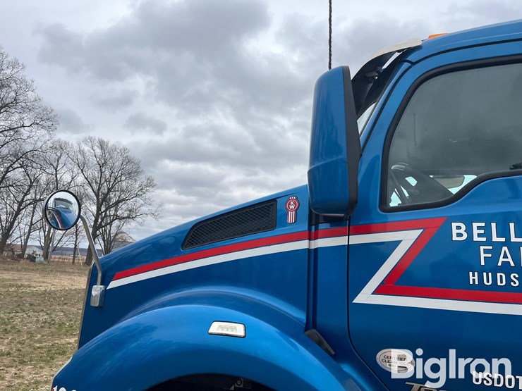 2017-kenworth-t880-image-11