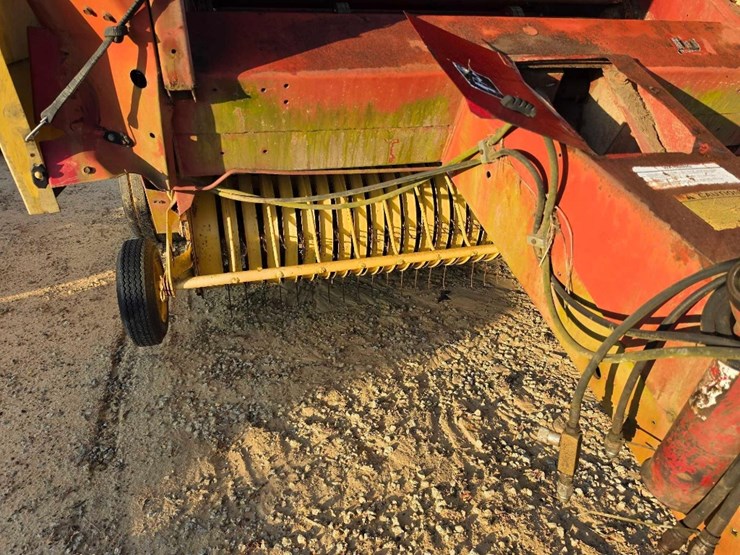 new-holland-855-image-6