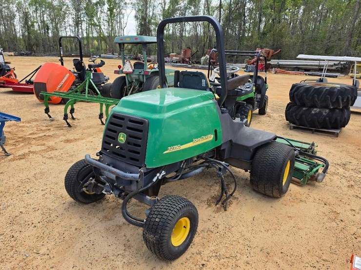 2005-john-deere-3235c-image-3