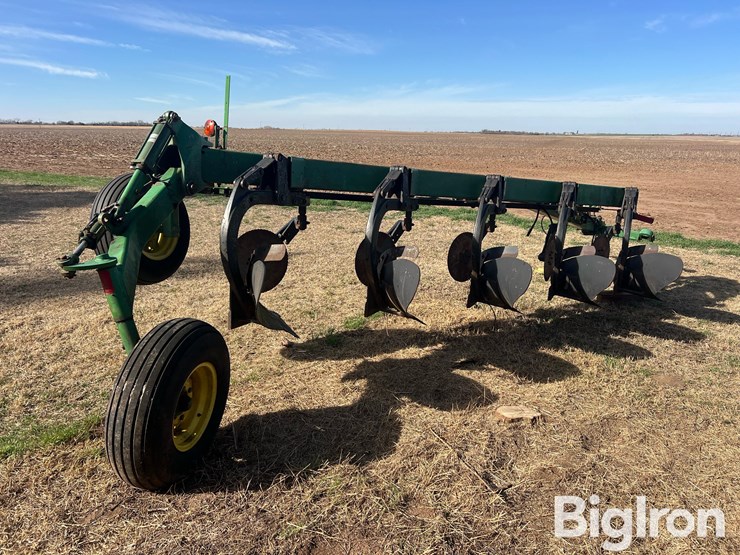 john-deere-2810-image-5