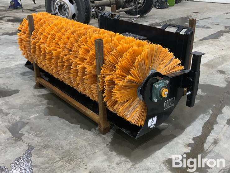 2025-massey-ferguson-730-image-1