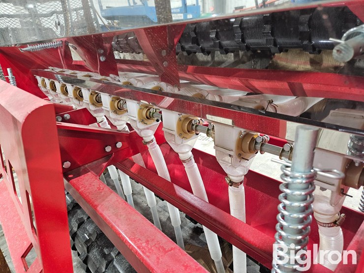 2025-massey-ferguson-730-image-19