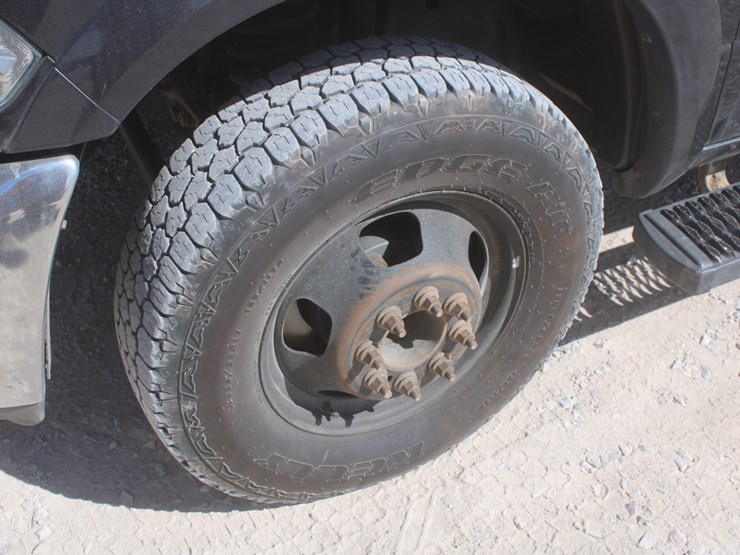 2015-dodge-3500-image-16