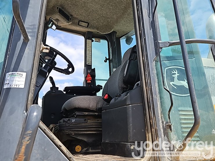 2017-deere-624k-image-24