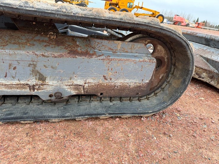 takeuchi-tb235-2-image-13