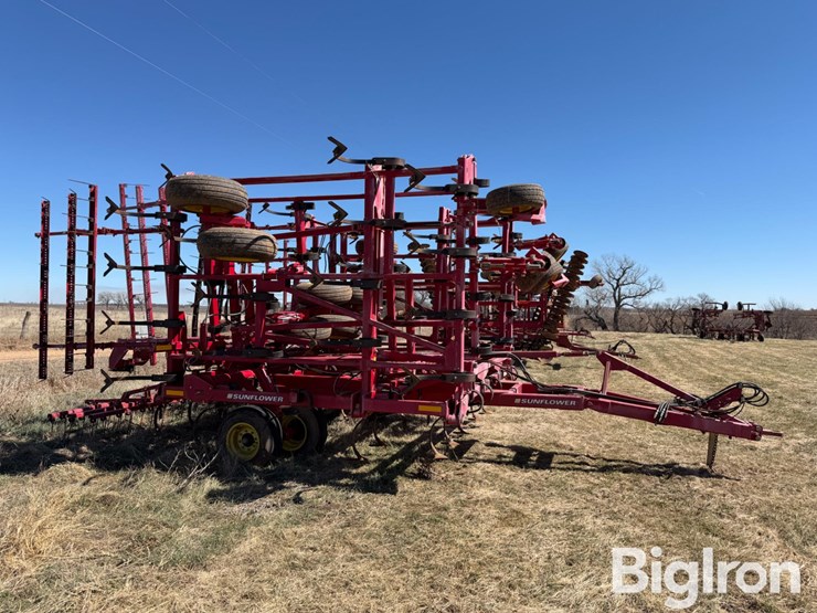 2012-sunflower-5055-field-cultivator-image-4