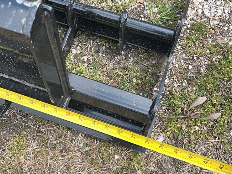 mini-skid-steer-land-leveler-image-3