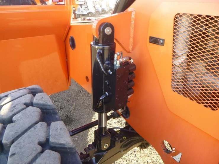 2018-jlg-8042-image-18