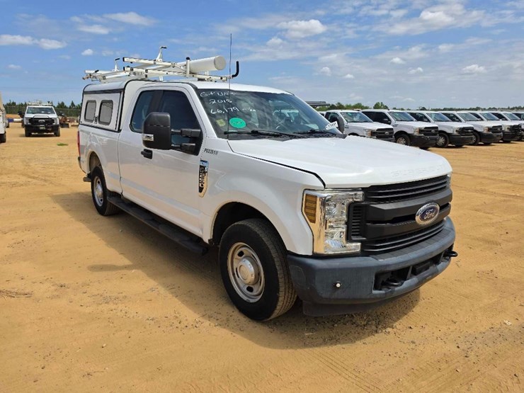 2018-ford-f250-xl-image-4