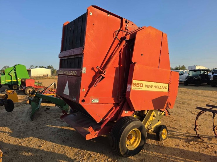 new-holland-650-image-3