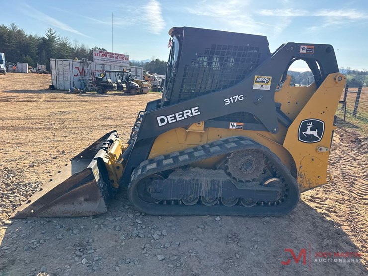 2023-deere-317g-image-5