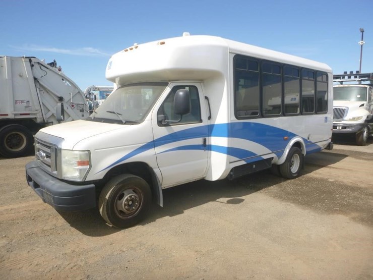 2014-ford-e450-image-1