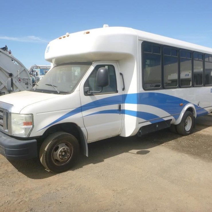 2014 FORD E450