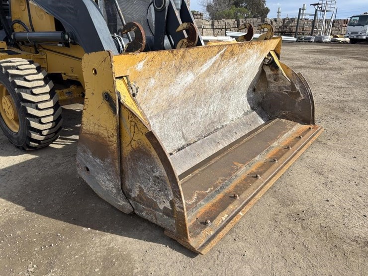 2019-deere-210lep-image-10