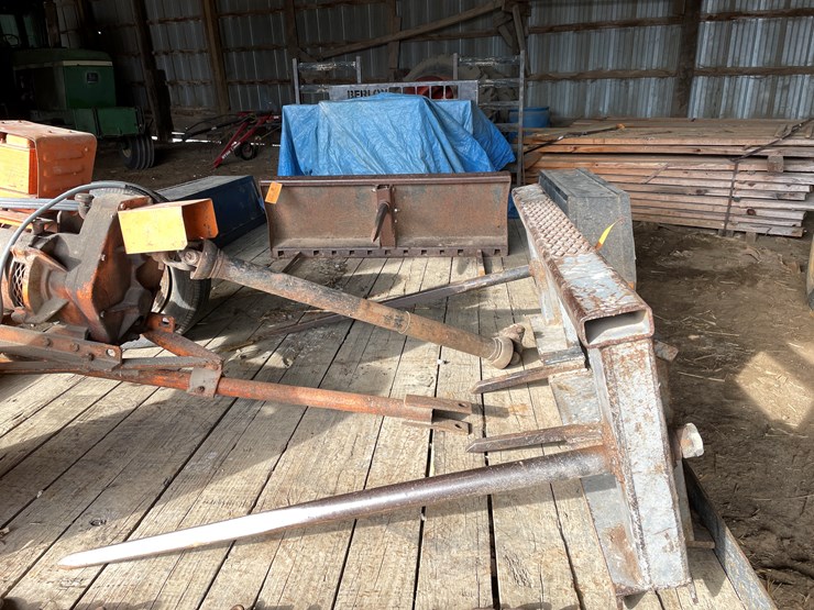 #2396-•-(4)-speared-bale-mover-image-4