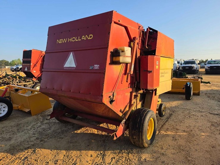 new-holland-855-image-3