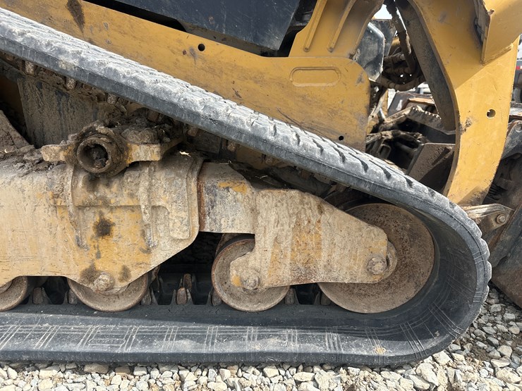 2017-caterpillar-239d-image-56