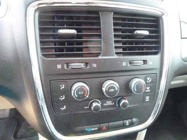 2014-dodge-grand-caravan-image-19