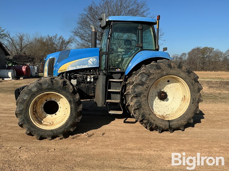 new-holland-t8040-image-8