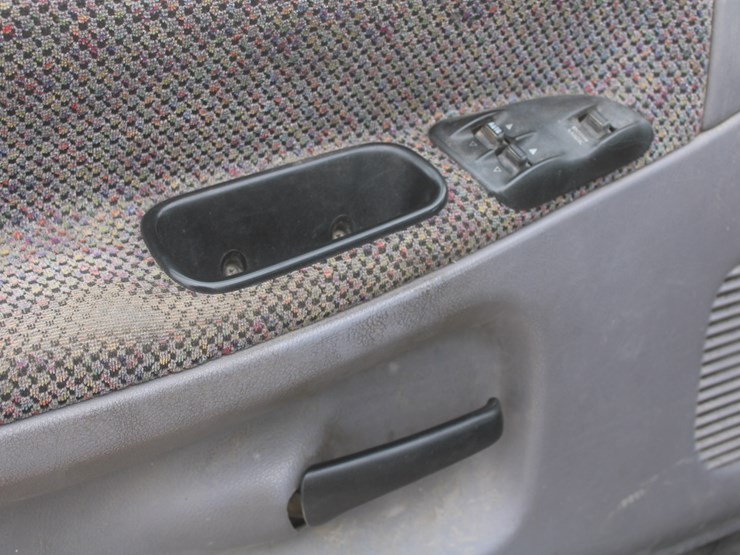 1999-dodge-3500-image-31