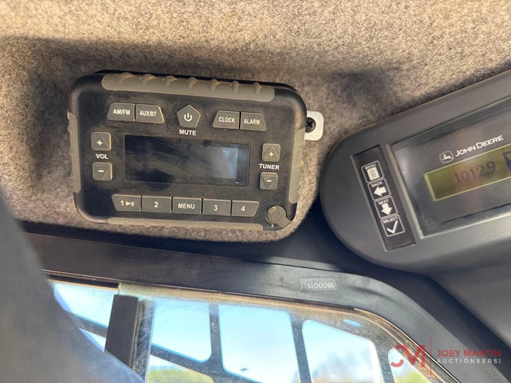 2023-deere-325g-image-18