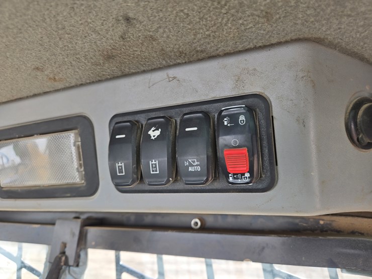 2019-caterpillar-259d3-image-40