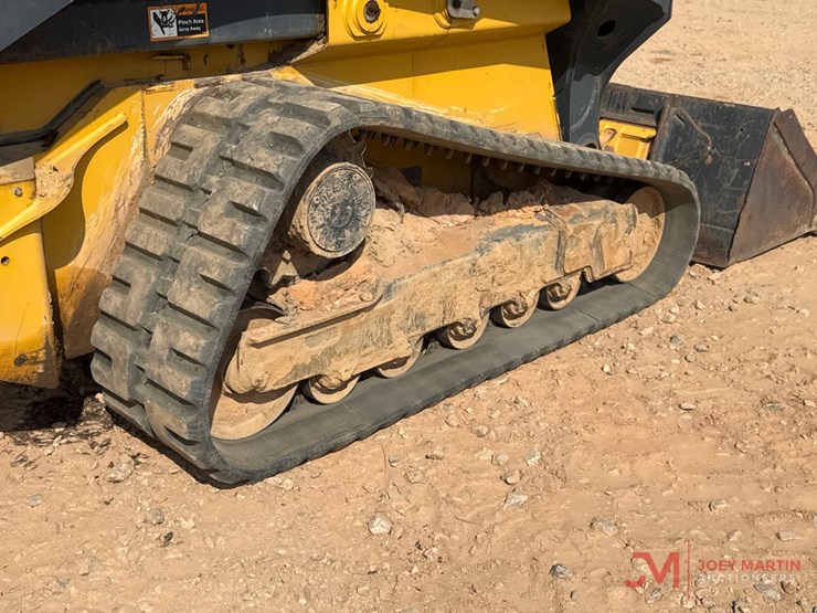 2020-deere-333g-image-17