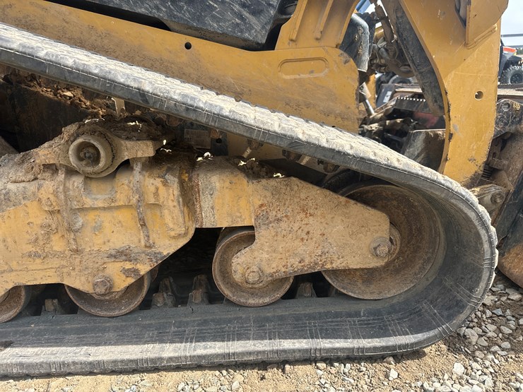 2019-caterpillar-239d-image-56
