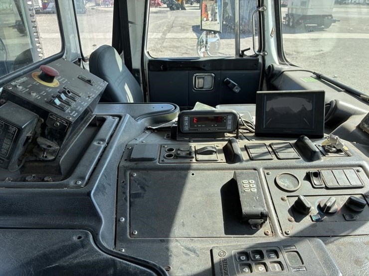 2010-autocar-xpeditor-image-11