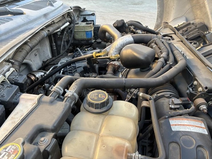 2016-ford-f650-xlt-image-11