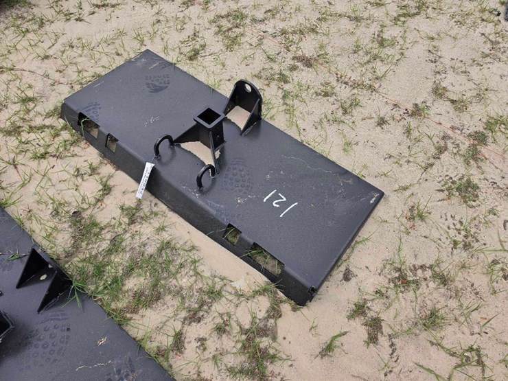 --skid-steer-receiver-hitch-image-3