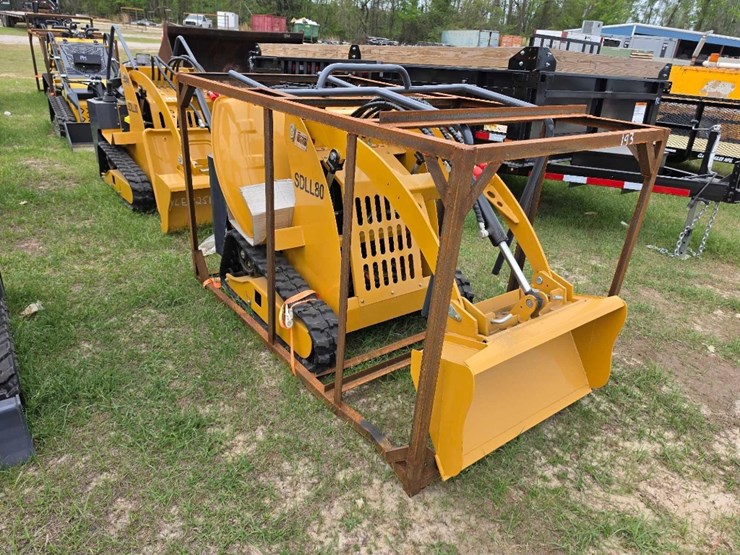 --absolute---new---ride-on-mini-skid-image-4