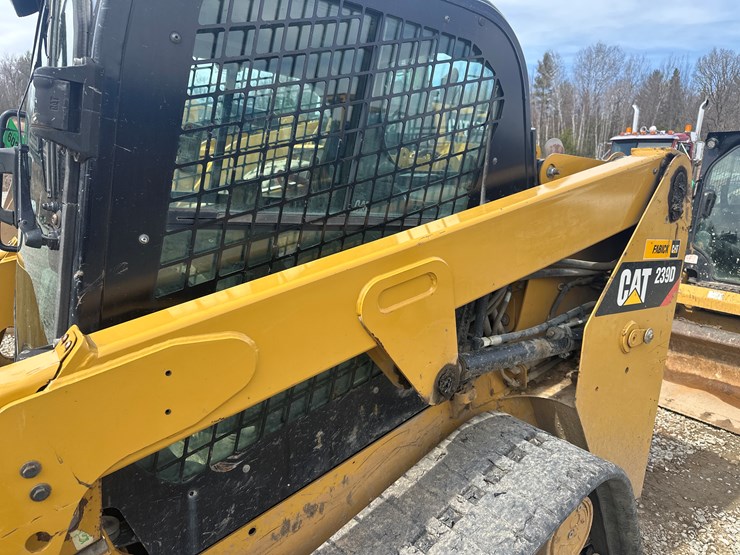 2017-caterpillar-239d-image-17