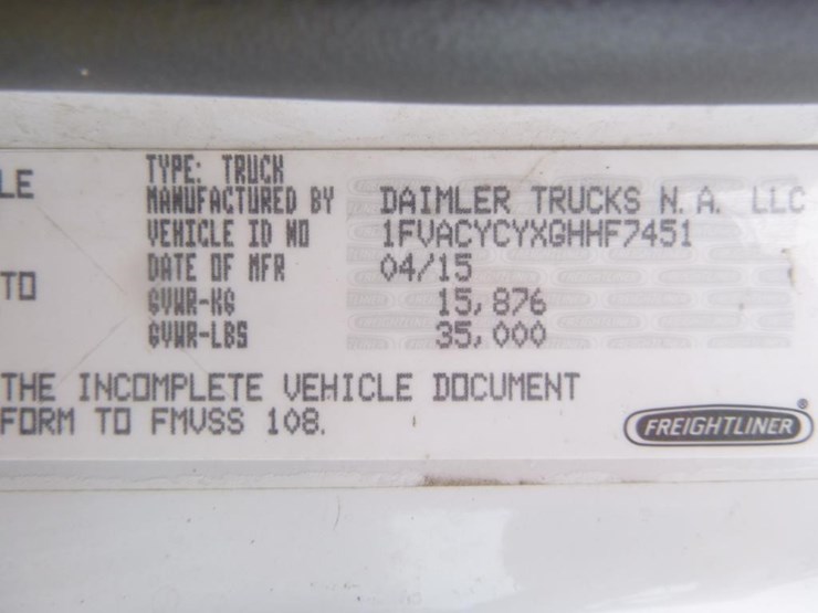 2016-freightliner-m2-106-image-21