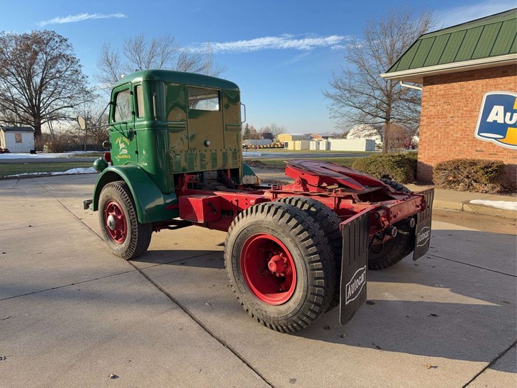 autocar-u70-truck-tractor-image-2