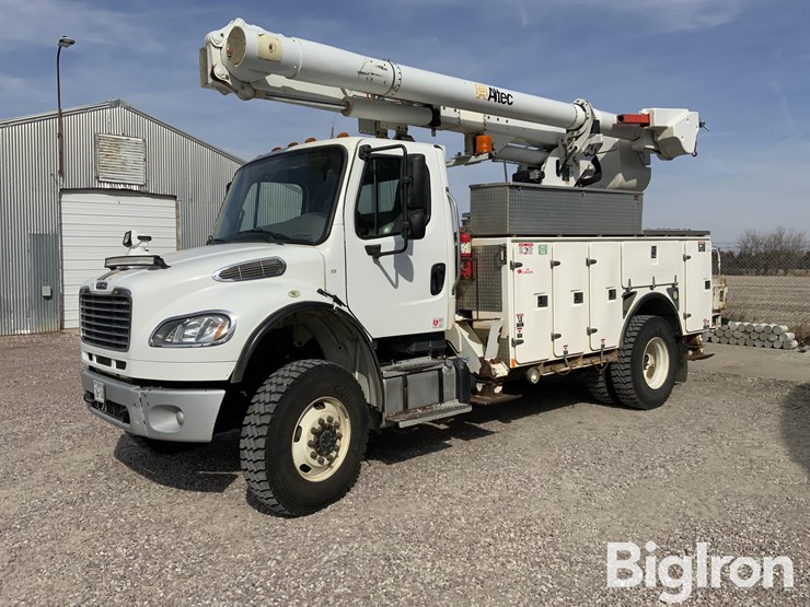 2015-freightliner-m2-106-image-1