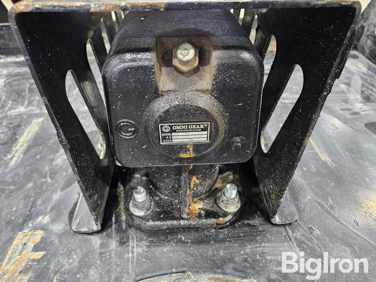 2025-massey-ferguson-730-image-19