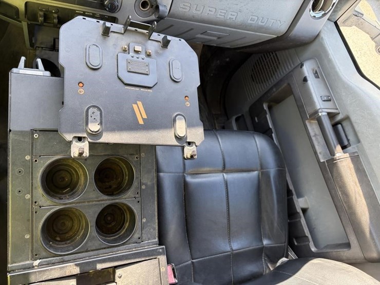 2011-ford-f550-xlt-image-17