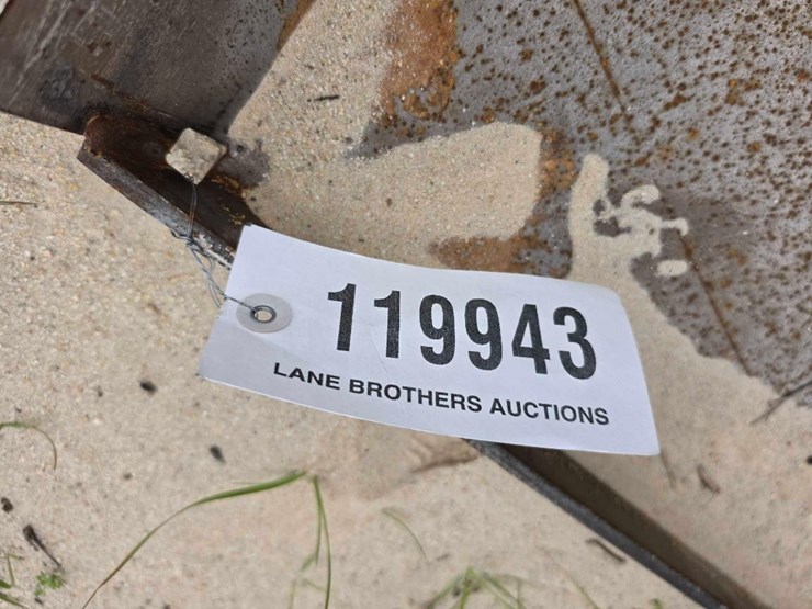 --skid-steer-solid-blank-plate-image-3